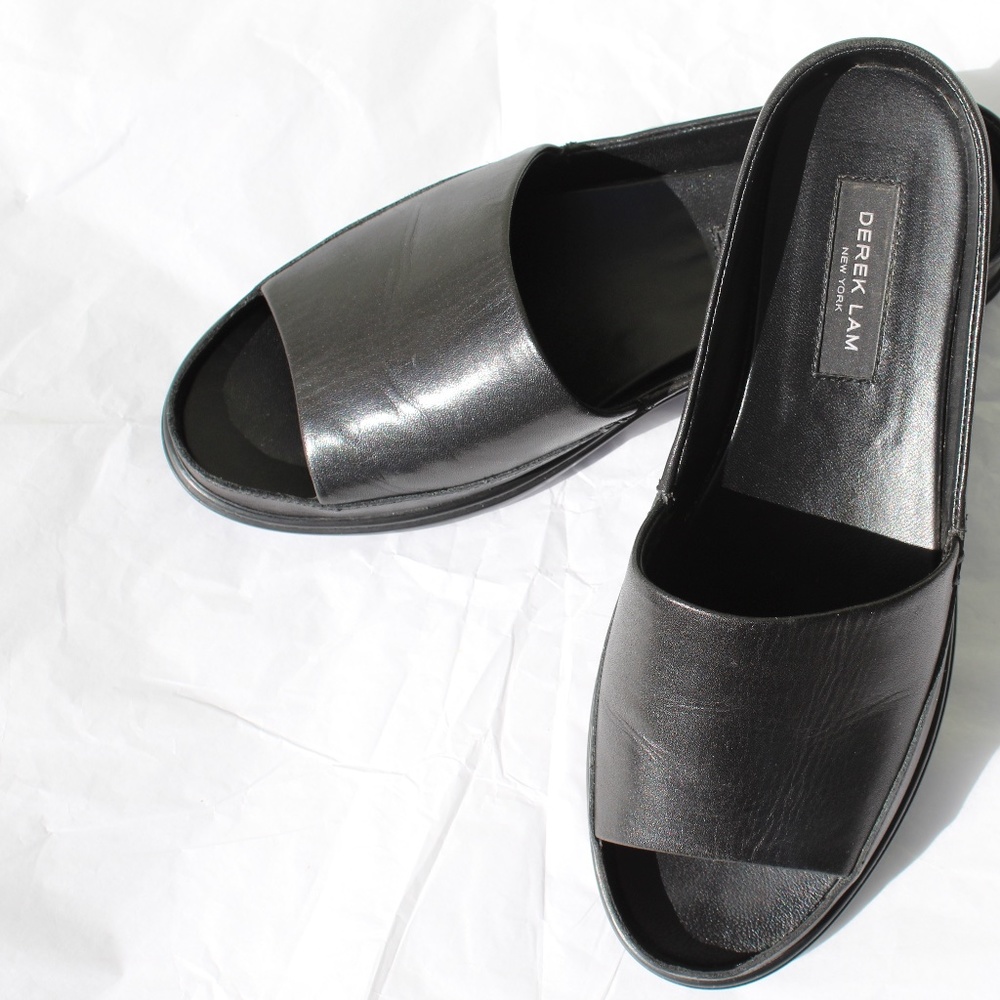 DEREK LAM  leather flat  sandals  black size 6M